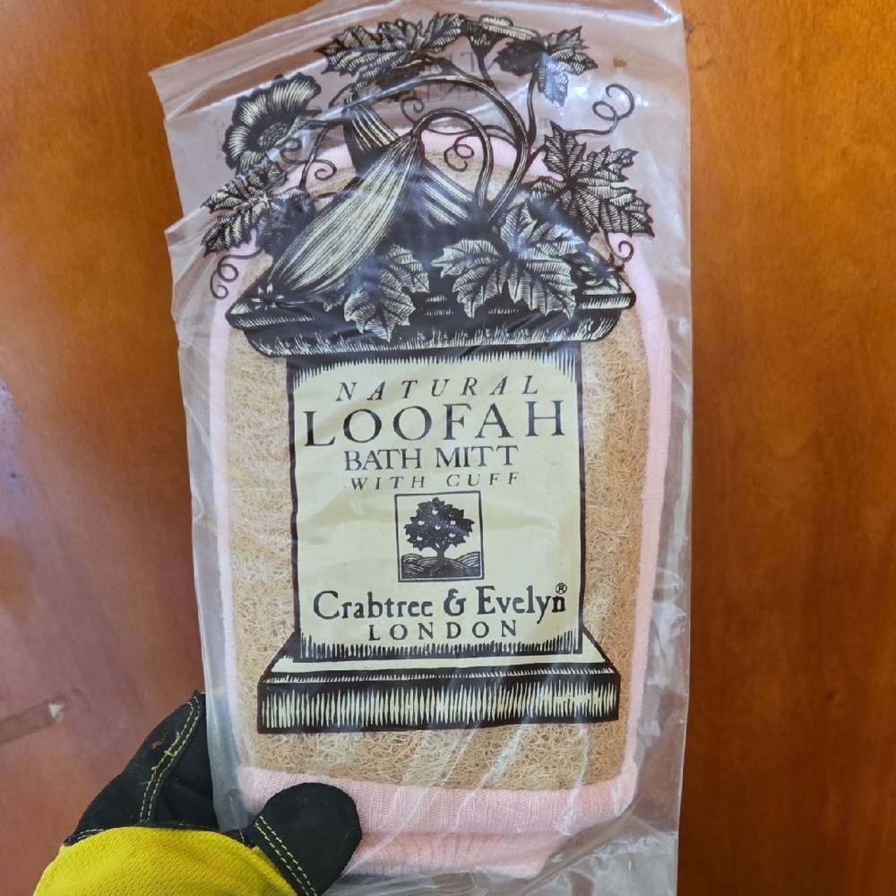 Crabtree & Evelyn Loofah Bath Mitt with Cuff - Cream